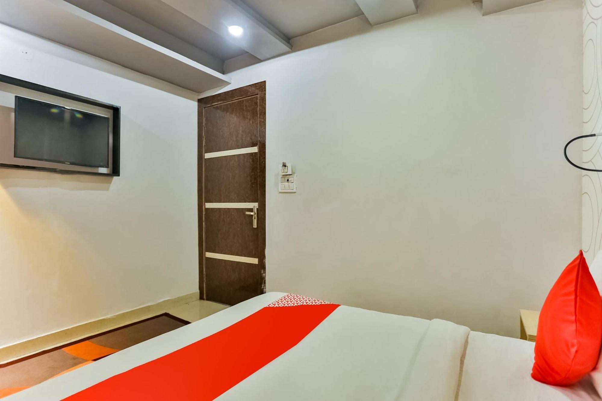 德里 Oyo 69983快乐旅馆酒店 外观 照片